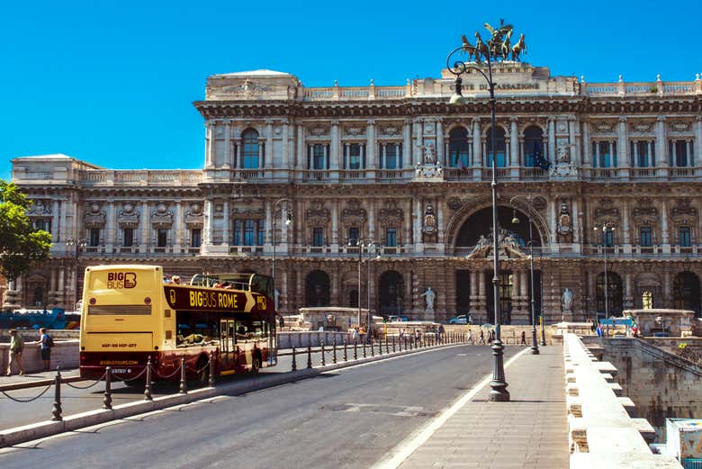 Spot all the famous landmarks in the city