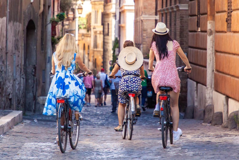 Biking around the centre of Rome