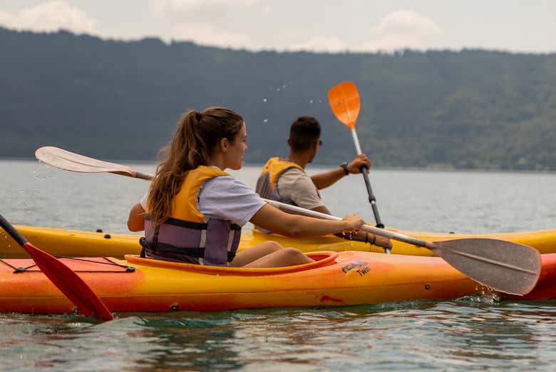 Paddling on Lake Albano
